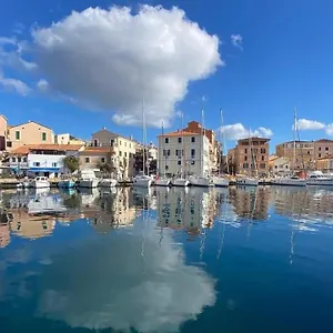 Perla Sul Porticciolo La Maddalena (Sassari)